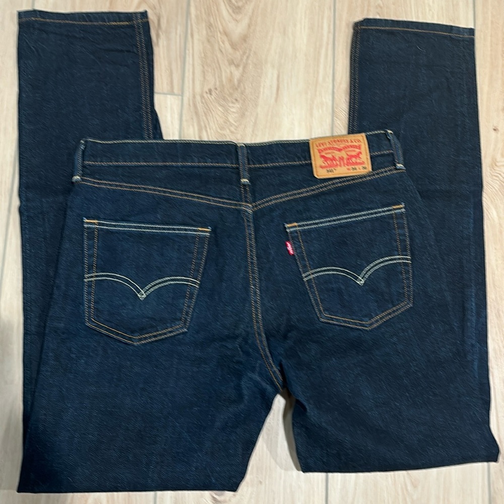 Levi 541; 34” waist; dark denim.